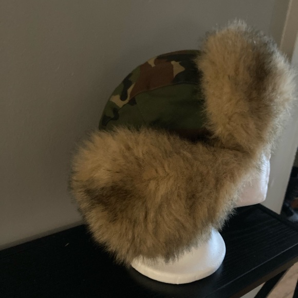 Like New!! In Excellent Condition! U3i Faux Fur and Camo Trapper Hat - Picture 4 of 10
